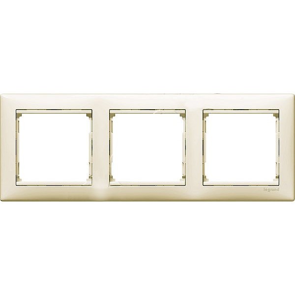 Рамка декоративная трехместная Legrand (белая)